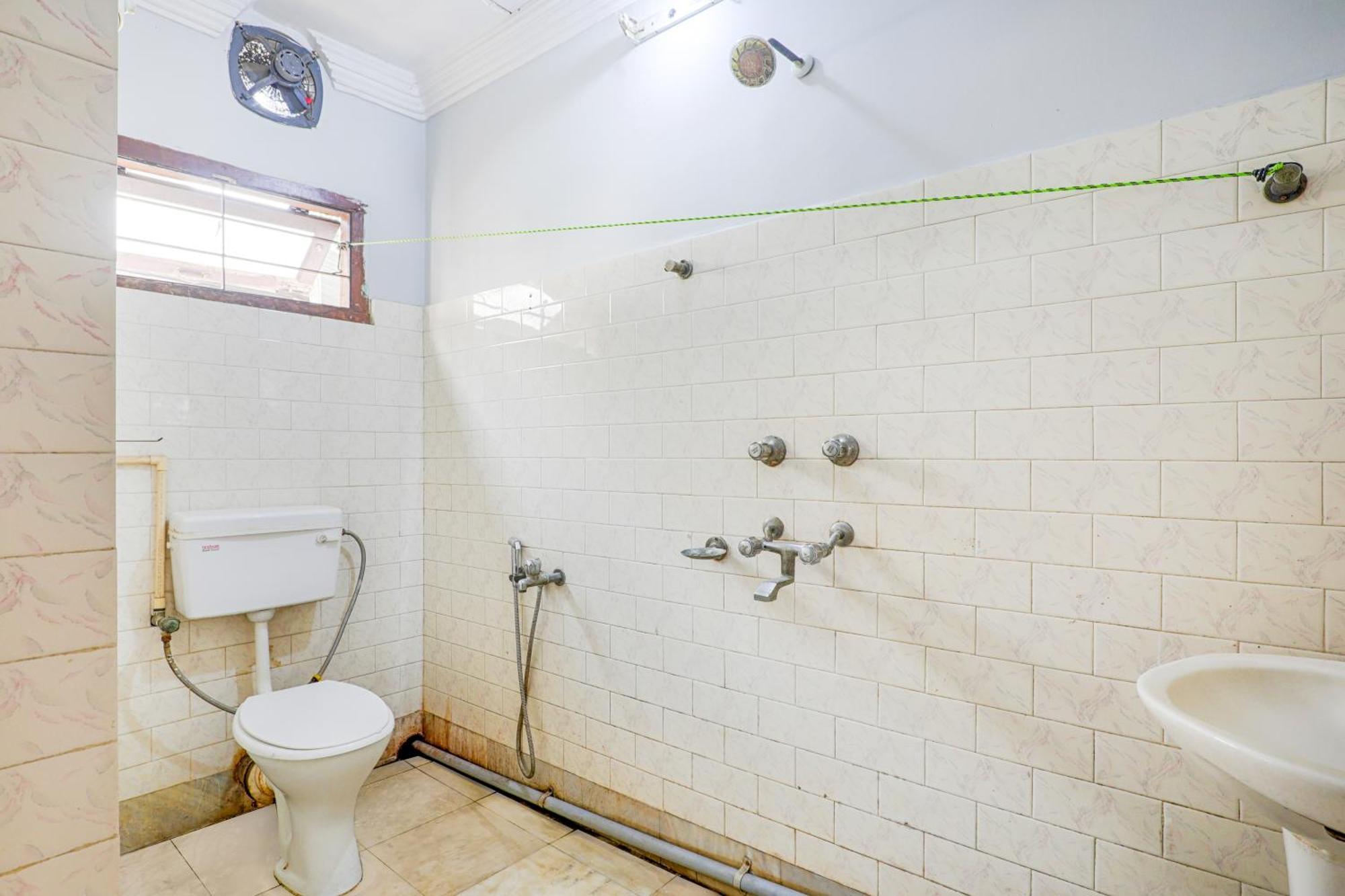 Exotic Villa Homestay Ґувахаті Екстер'єр фото